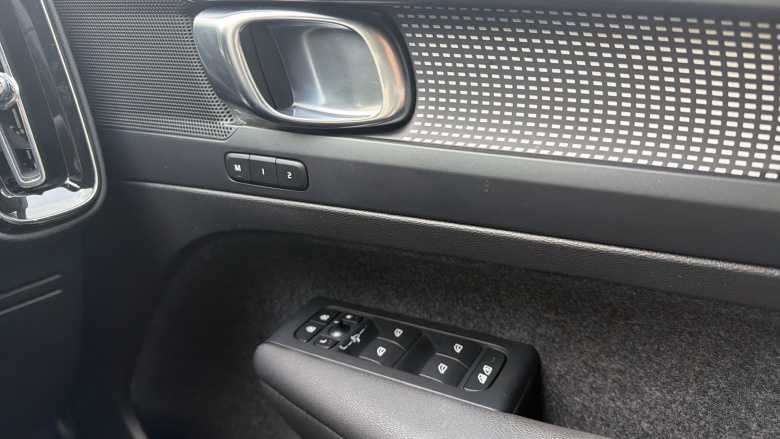 Volvo Xc40 2.0 B4P Plus Dark 5dr AWD Auto Petrol Estate